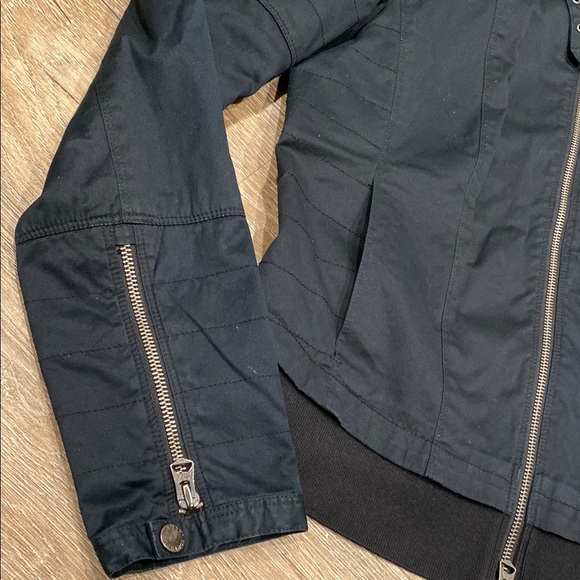 🚚 Armani Exchange Women’s Lightweight Jacket - Picture 3 of 3
